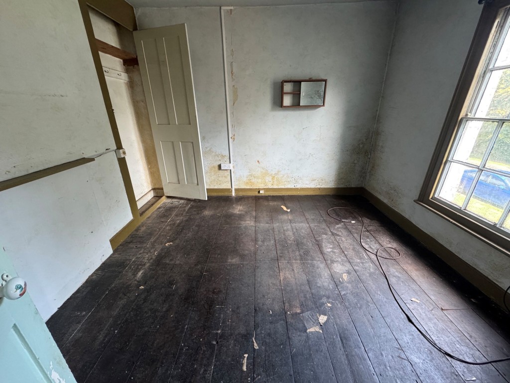 Lot: 128 - DETACHED COTTAGE FOR TOTAL REFURBISHMENT IN POPULAR VILLAGE - Bedroom 2